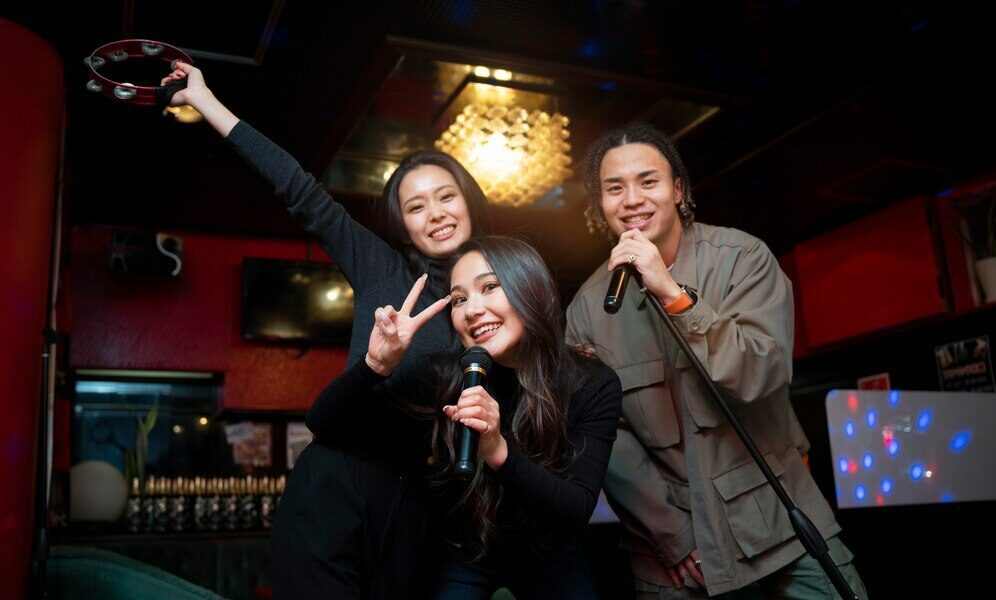 karaoke-in-gangnam,-seoul-is-visited-by-many-people-24-hours-a-day